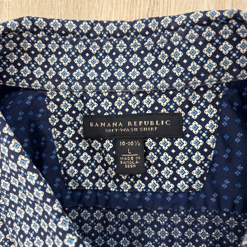 Banana Republic Men’s Regular Fit Short Sleeve Shirt - Navy Geo Print , Large
